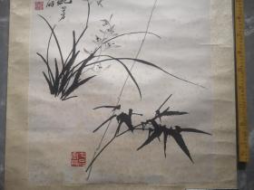 民国或解放初，水印郑板桥兰竹图大中堂，印的非常好，看之很像真迹，后人剪掉了过去裱的上下天地装了镜框，两边老裱完好，包老