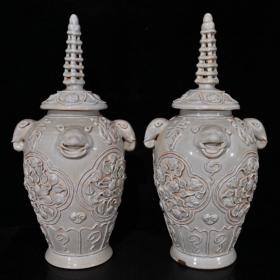 宋代影青雕刻捏花塔瓶（40×23cm）