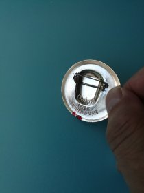 毛主席像章 “毛主席万岁 沈阳军区黑龙江生产建设兵团 ’背文‘”（正面图:毛主席头像放光芒 山水风景；背文：前已述）[规格尺寸：4*4cm]【北大荒知青 文 革 胸章 上山下乡纪念章 稀缺题材 收藏佳品；实物拍照 品质自鉴】