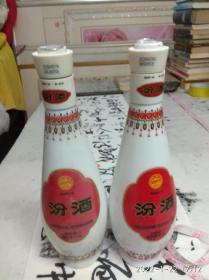 中国名酒汾酒瓷酒瓶2只，瓶盖完整，品相好，漂亮！