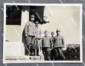 【扬州史料】1942-1943年 时任日军中国派遣军军医部长神林浩中将（左1）、日军第15师团军医部长原田嘉元大佐（左2）等日军将领在扬州五亭桥合影照一枚（1941年3月，神林浩被任命为华北方面军军医部长，出征中日战争，同年11月，晋升军医中将，同年12月，转任中国派遣军军医部长，1943年3月，被任命为陆军省医务局长回国迎接终战。）