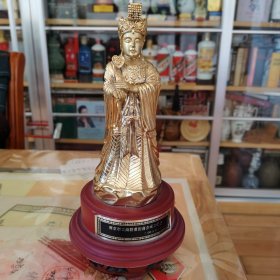 巜南京市工商联莆田商会成立纪念一湄洲妈祖像》不知道啥材料挺重有点分量