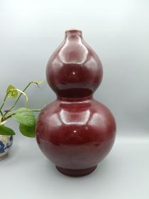 清代雍正祭红釉葫芦瓶，全品，因窑温所致，祭红色有深浅不一两面，一面红润，一面略深。看图