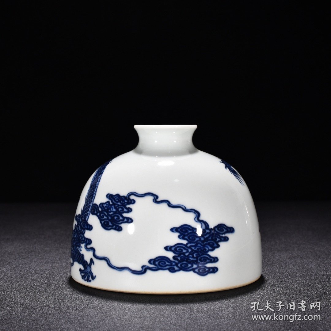 清乾隆青花龙纹太白尊 高9.6厘米 宽12厘米