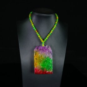 珍藏完美高冰精工雕刻翡翠冰种多彩【龙牌】 规格：85*56*16mm 水头足，质地细腻纯净无瑕疵，颜色为纯正、明亮、浓郁、非常漂亮。