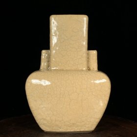 宋哥窑贯耳瓶，高22直径15.5cm