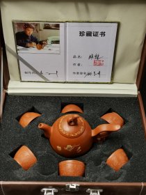 精品紫砂壶 套壶 顾景舟制 《蝴蝶》一壶六杯 原矿紫砂泥制作，做工精细，礼盒包装珍藏，品相一流。