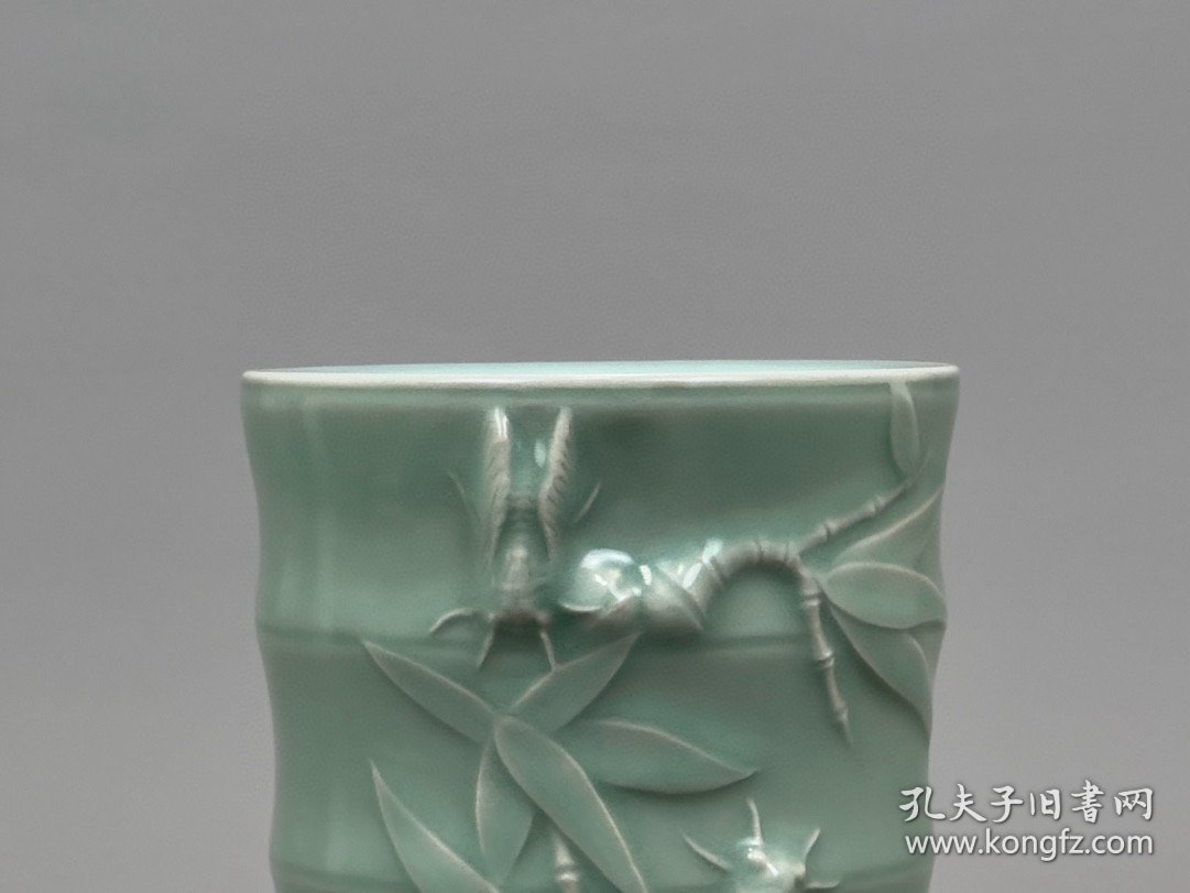 宋龙泉窑青瓷浮雕一夜成名虫草纹竹节笔筒13.2/13厘米a