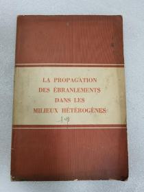 LA PROPAGATION DES ÉBRANLEMENTS DANS LES MILIEUX HÉTÉROGÈNES