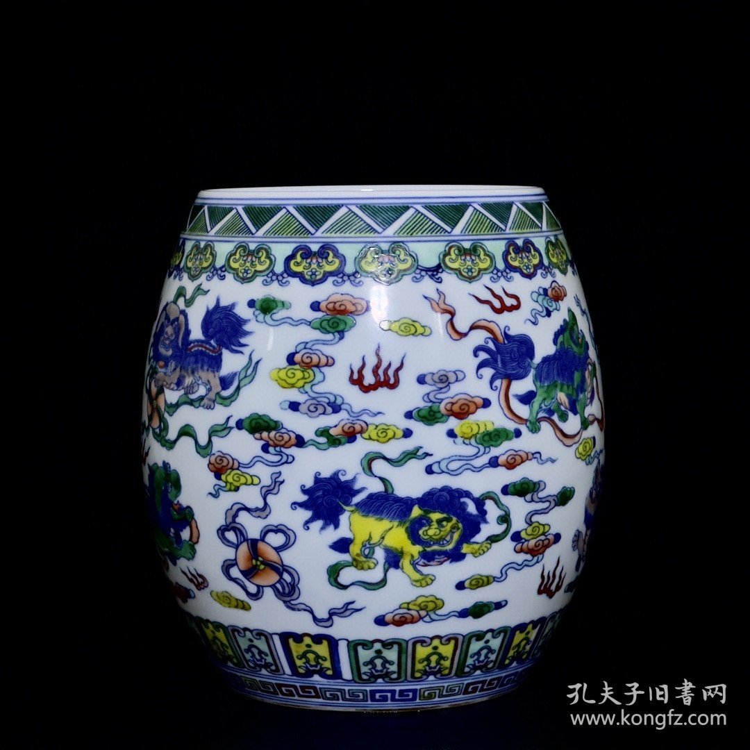 清乾隆斗彩狮子纹罐 19/18厘米