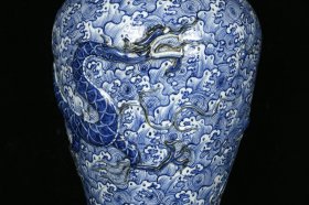 元青花雕刻海水龙纹梅瓶 高51厘米 直径28厘米