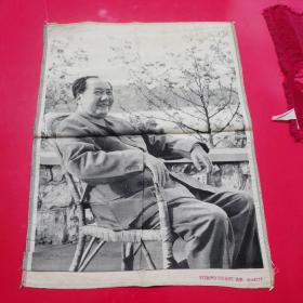毛泽东丝织坐像