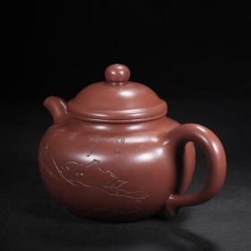 紫砂壶
品名：莲子
底款：范曾，顾景舟
尺寸：19/12cm
容量：600cc
紫砂分类：原矿清水泥
底款介绍：顾景舟（1915-1996），原名景洲。别称：曼希、瘦萍、武陵逸人、荆南山樵。自号壶叟、老萍。宜兴紫砂名艺人，中国美术家协会会员