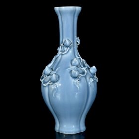 清乾隆天青釉捏花九桃纹橄榄瓶 31/15厘米