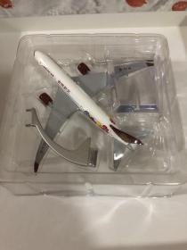 中国吉祥航空 锌合金飞机 1:500 模型 摆件  
波音787 牡丹花 图案 仿真模型 官方纪念品 
现货 盒装