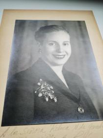 “阿根廷永不凋谢的玫瑰” 传奇第一夫人 贝隆夫人 Eva Perón 1951年亲笔签名照 官方标准像照片 精品馆藏级签名照