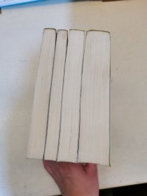 中学生课外名著阅读推荐图书 4册合售，童年 在人间 我的大学，钢铁是怎样炼成的，鲁滨逊漂流记，名人传
