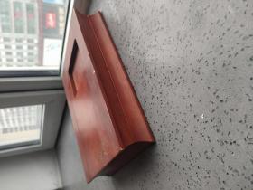 老的红木书形木盒。高26厘米，宽20厘米，厚5.1厘米。