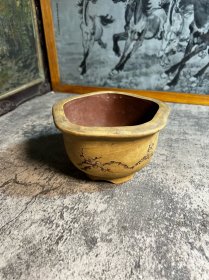 1980年，宜兴厂货，粉段小花盆一只，微磕y