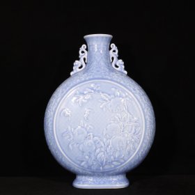 大清乾隆年制天蓝釉雕刻福寿多子纹双耳扁瓶 高37cm 直径26cm