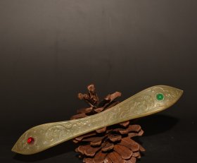 早期收藏 镶嵌翠玉宝石发簪 做工精细 品相如图 尺寸：长16厘米 宽2.5厘米 高1厘米 重19克左右