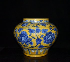 元代波斯文黄釉青花缠枝牡丹罐