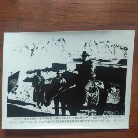 1993年，孔繁森（聊城人、西藏阿里地委书记）骑马走访藏族牧民