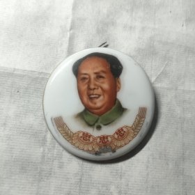 忠字毛主席金边像章