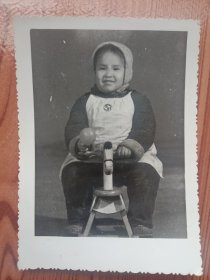 《老照片》1950年代～其实当时幼儿园小朋友穿着很正规