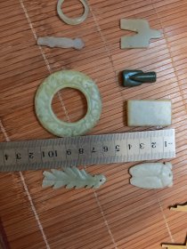 和田玉老玉小件共八个合售放漏拍玉质非常油润细腻刀划不动