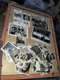 黑白老照片一堆，(多数是50年代同学照片，丈夫是五年年代哈工大毕业，夫人是50年代浙江大学毕业的)