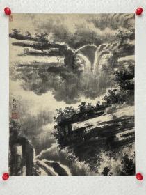 赵松涛 （1916.9-1993）男，汉族，字劲根，号本坚，天津市人，山水画家。 赵松涛自幼喜习书画，早年以《芥子园画谱》为师，后拜海派画家王石泉为师研习中国画。取法宋、元、明、清诸名家，尤喜石涛、石溪。擅写意泼墨山水，所作构图充实，笔墨浑厚，泼辣洒脱。 个人经历 1980年在天津举办个人画展，1985年又在天津艺术博物馆举办个人画展。