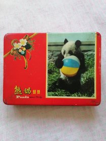 铁皮盒（熊猫奶糖、光明商标）：六七十年代产品。