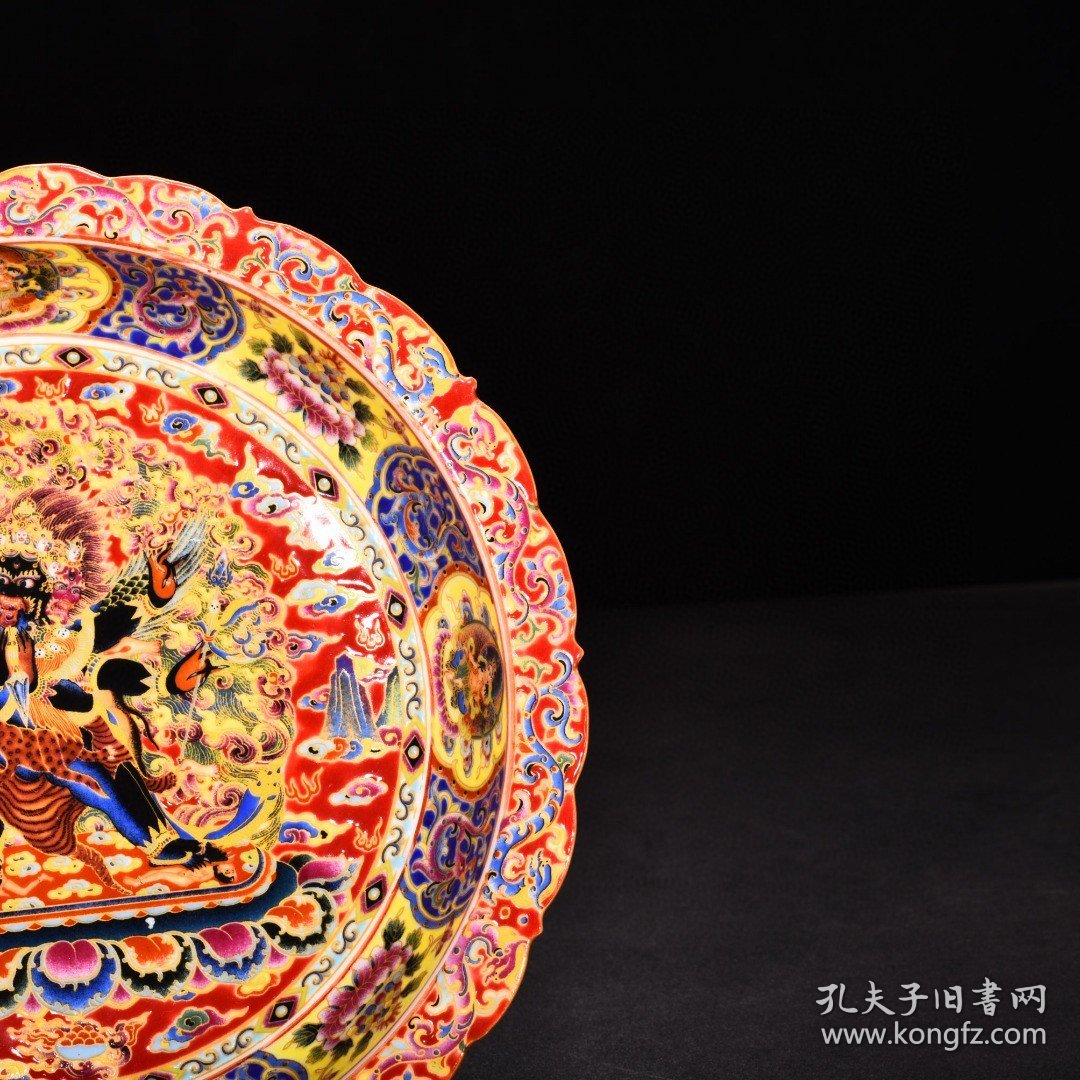 清乾隆红地珐琅彩折沿盘 高4.5厘米 宽22厘米