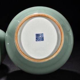 清乾隆粉青釉葫芦瓶 高37.5厘米 宽20厘米