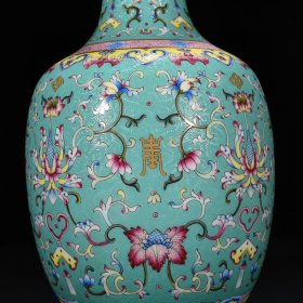 清乾隆松石绿地轧道粉彩花卉纹瓶 37*15厘米