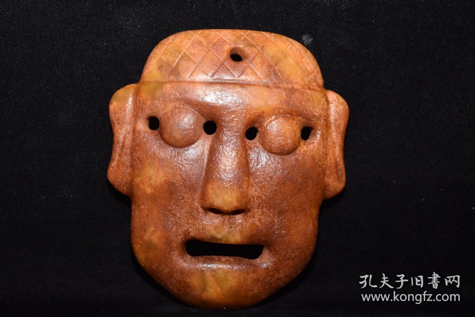 红山文化老玉脸谱、雕刻精美，包浆醇厚，品相完美、重量370克、