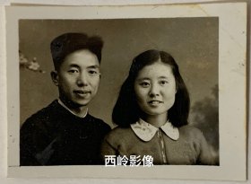 【老照片】1950年代夫妻小型合影照