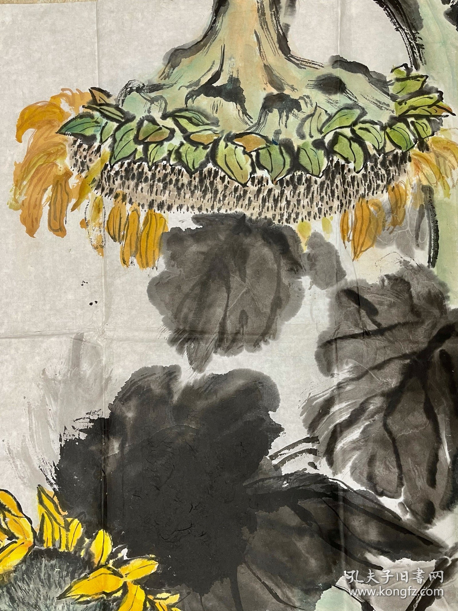 郑隽延，1937年2月7日生，天津市人。1958年毕业于天津市卫生学校，一九六三年毕业于天津医学院。曾任天津医科大学附属总医院外科医师，天津高等医学专科学校“外科学”及“人体解剖学”教师。1970年拜孙其峰先生为师，学习中国花乌画。现为中国美术家协会天津分会会员。