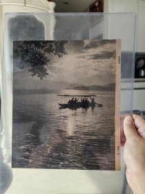 摄影家柳成行民国时期作品《西湖晚霞》五十年代出版画页