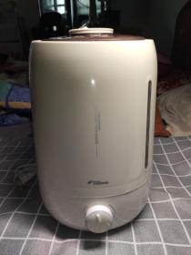 品牌加湿器(德尔玛牌)25w，容量5、0L静声舒适