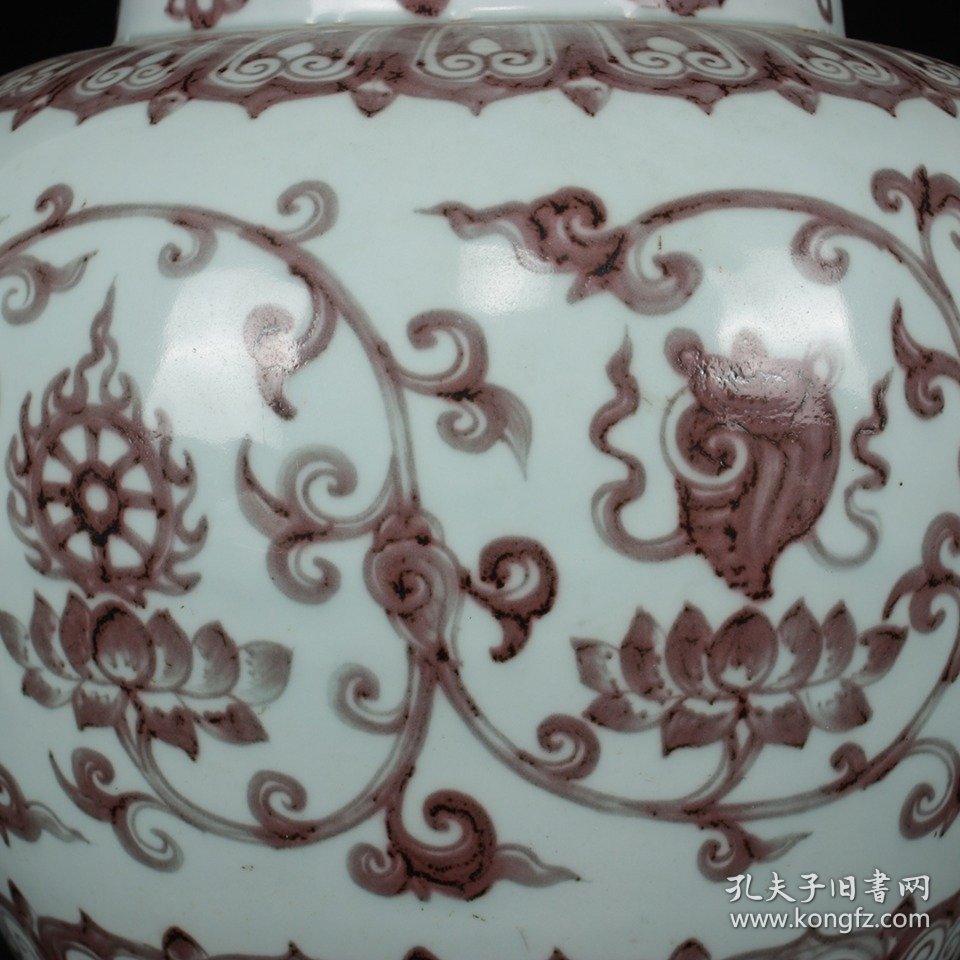 明洪武永乐时期釉里红缠枝莲花托八宝纹大罐 （有釉窑裂） 高35.2厘米 直径43厘米