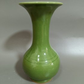 龙泉盘口瓶，