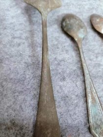 晚清俄国英国老餐具勺子三个，一个带英文，一个似烤蓝工艺