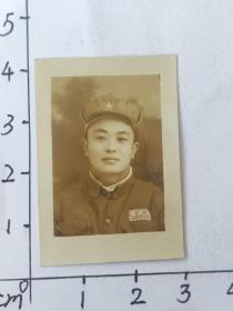 中国人民解放军着50式军装照片(中央燃料工业部华东电业管理局修建工程局职工家庭相册)