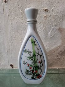 一斤装琵琶型竹子图酒瓶