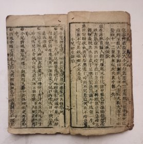 明代医书《新锲雲林神彀》卷四(末卷幼儿科),一部综合性医书。该书共四卷。明·龚廷贤撰。刊于明代万历十九年(辛卯1591年),内容包括临床各科病证证治。多编成歌诀,论述较简略。但选方颇多,包括一部分内府秘方。该卷四是幼儿科病症治疗部分,很多太醫院内府秘方,有精美刻像、刻图,非常珍贵!罕见木刻版本!