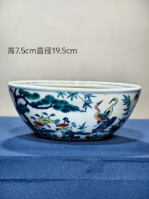 “大明宣德年制”精工细作满工青花斗彩仙鹤纹罗汉碗。
