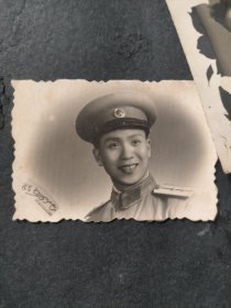50-60年代老照片一册57张（其中有女学生带吉林大学胸章+身穿55式军装的中尉）