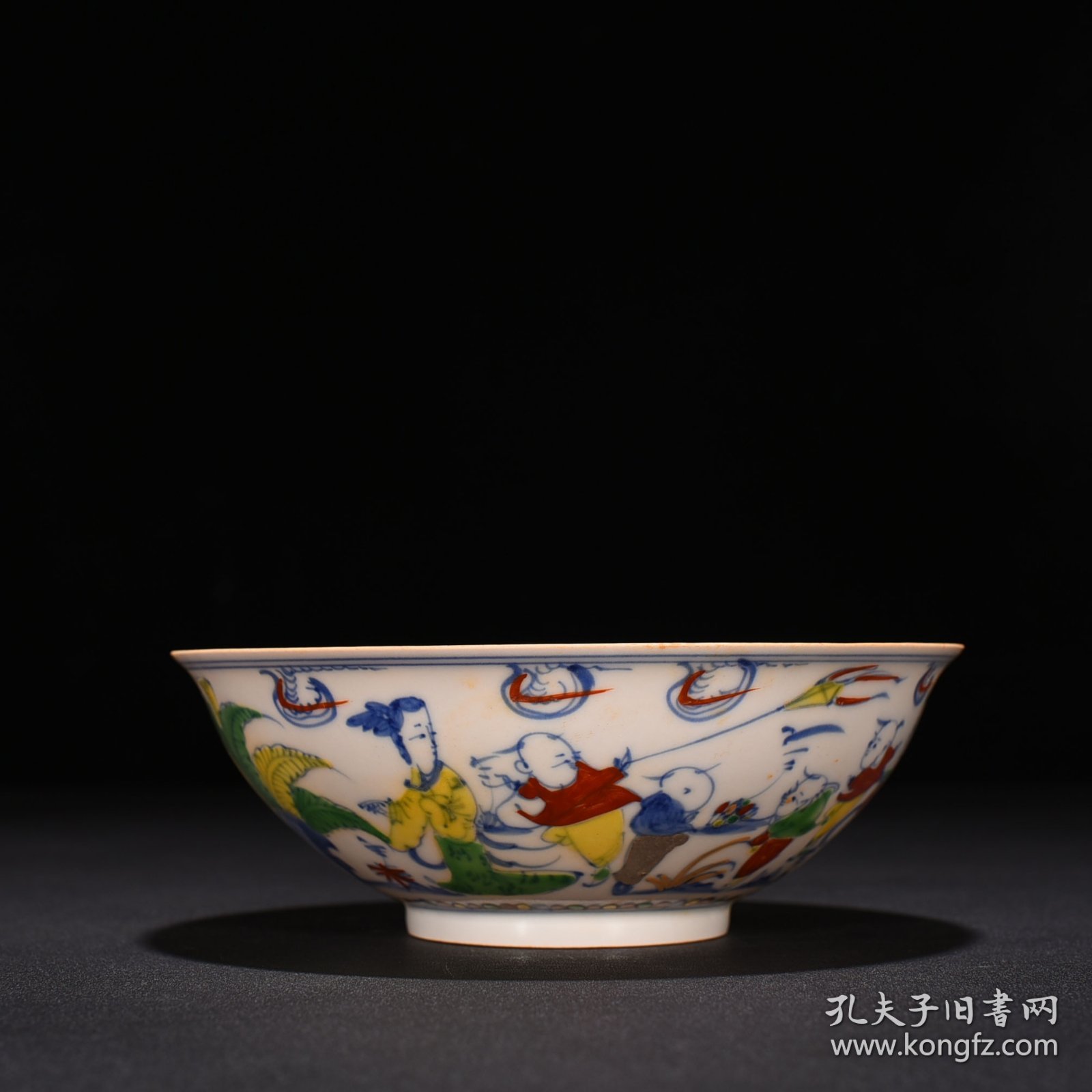 明成化红胎斗彩描金美人带子纹薄胎碗6*16.5厘米